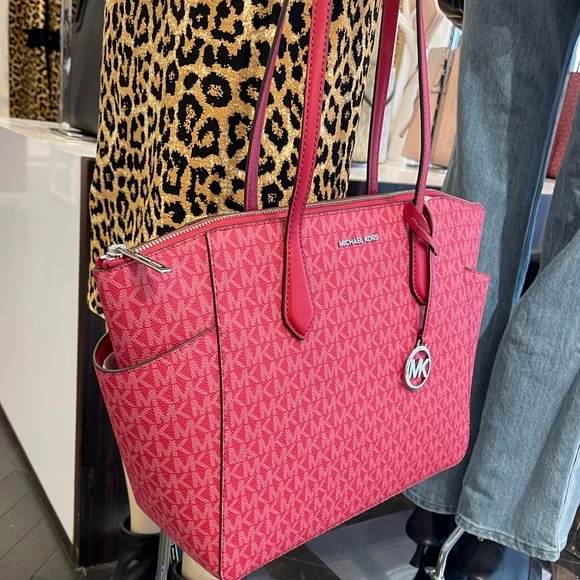 MICHAEL KORS Marilyn Md Signature Logo Shoulder Tote Bag
Dark Raspberry
NWT - Picture 13 of 16